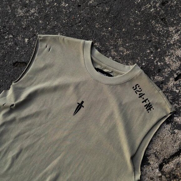 Ironwilled DAGGER CUTOFF Tee (Olive/XXL) Limited Edition - Picture 2 of 6